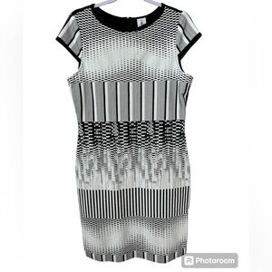 Julia Jordan black-and-white dress with cap sleeves. Size 12.